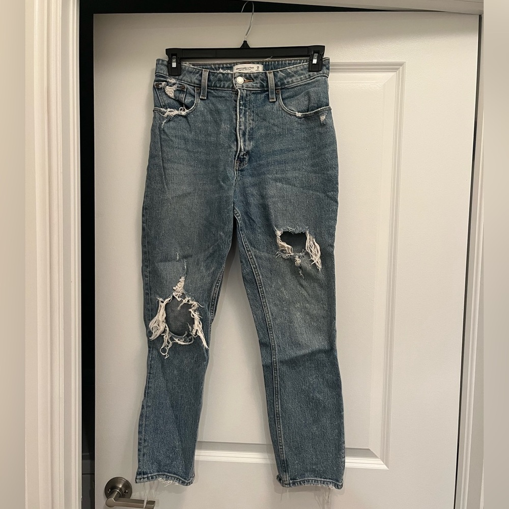 Abercrombie & Fitch high rise mom jeans. Curve love. Size 6R.